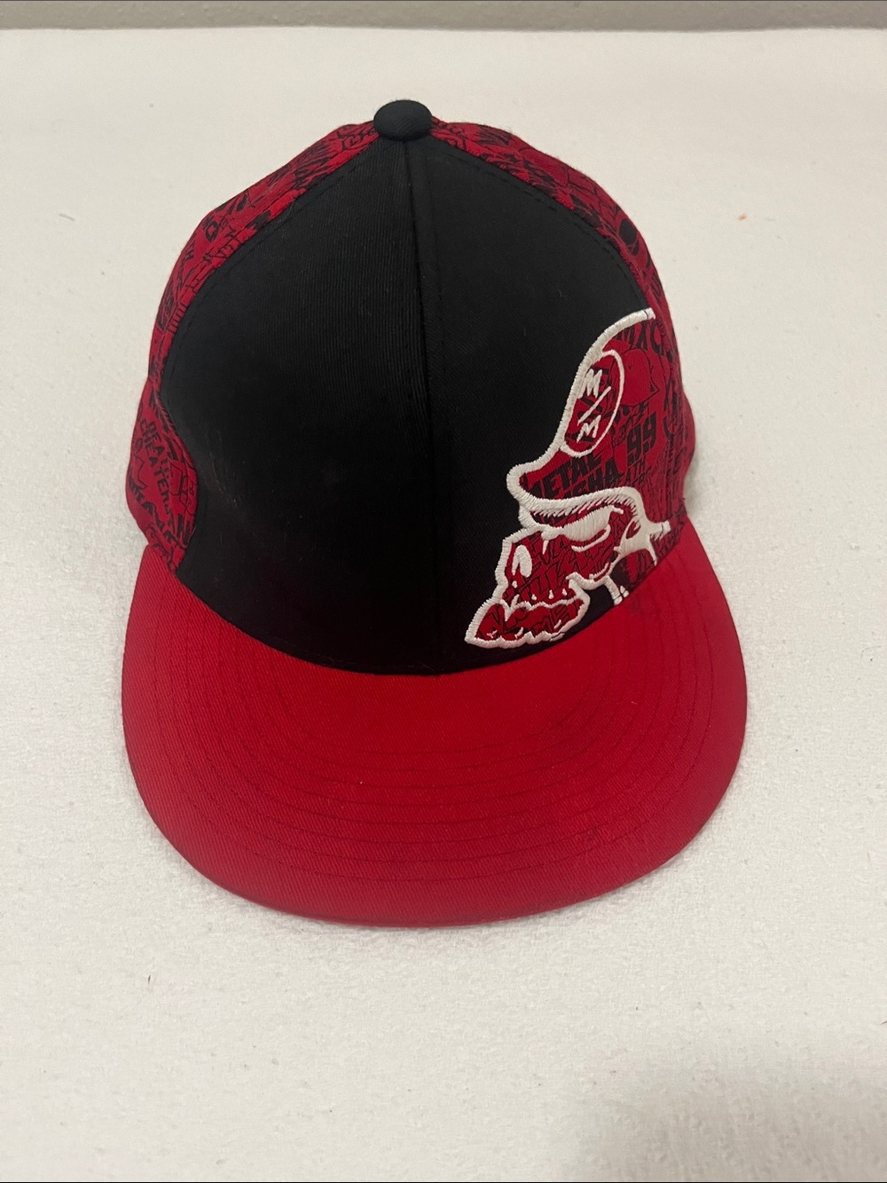 Metal Mulisha Red Graphic Skull with Black Print Elastic